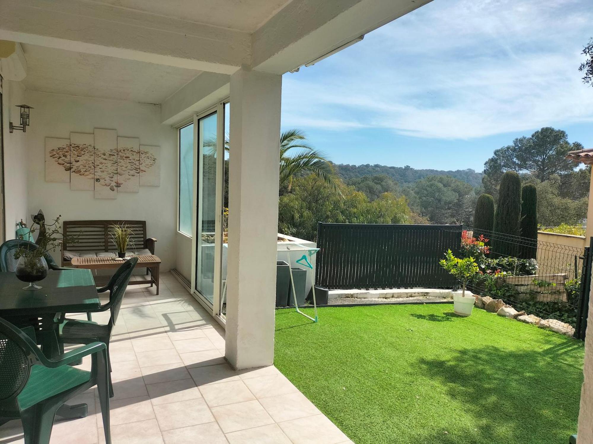 Appartement Rez De Au Calme Proche De La Fréjus